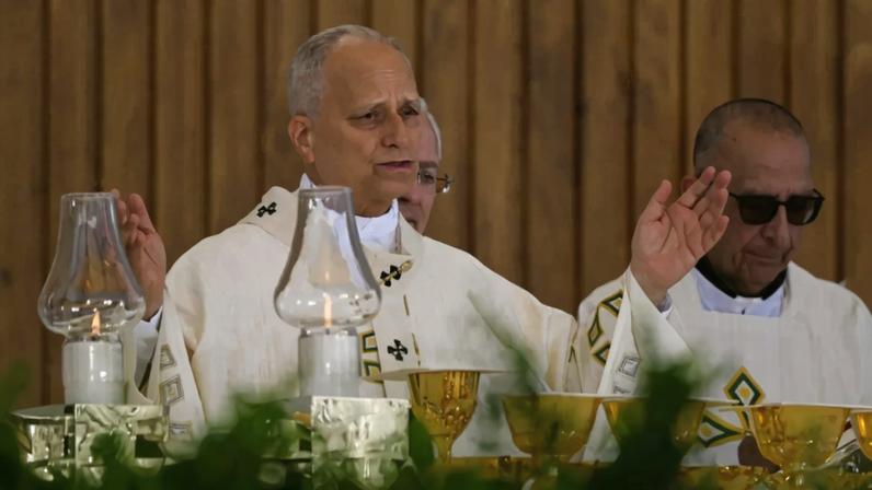 Pope Leo XIV leads the Holy Mass in the Plaza de Cibeles in Madrid on June 7, 2026. Pope Leo XIV is visiting Spain June 6-12 with stops in Madrid, Barcelona, and the Canary Islands, where he will meet with migrants and organisations dedicated to helping them. (Photo by Javier SORIANO / AFP)