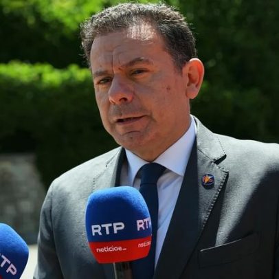Montenegro promete condições a docentes de português no estrangeiro