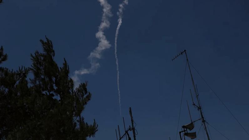 Força Aérea israelita salienta que o sistema de defesa antiaérea "não é infalível" e população deve seguir instruções de segurança