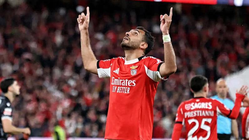 Pavlidis colocado no radar do Como