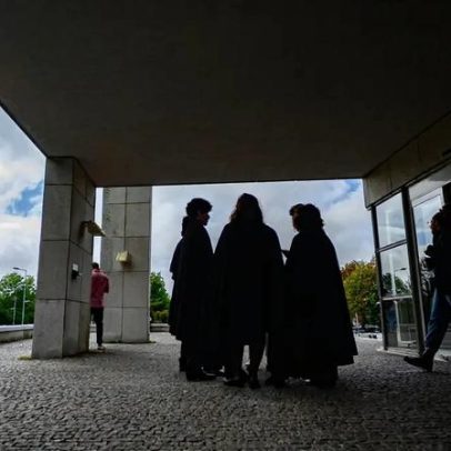 Bar da Praia do Ourigo, no Porto, voltou a arder