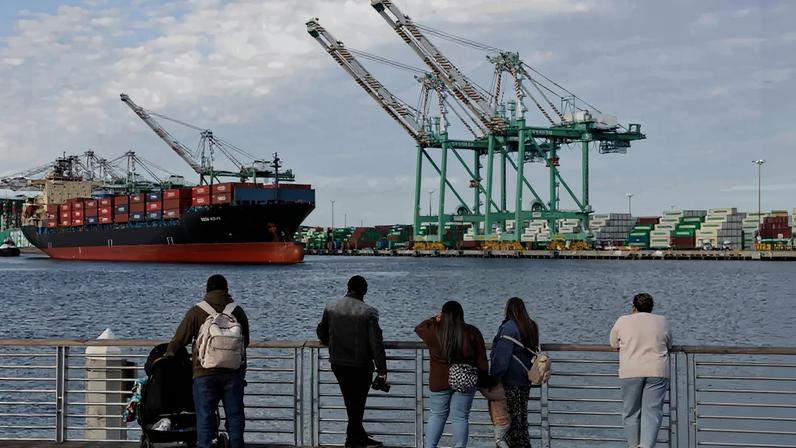 Tribunal de recurso determina que EUA podem cobrar tarifas de 10% por enquanto