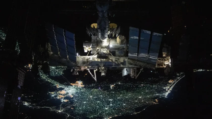 Astronautas regressam à Estação Espacial após alerta