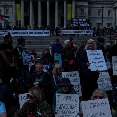Quatro ativistas pró-Palestina condenados a prisão efetiva no Reino Unido