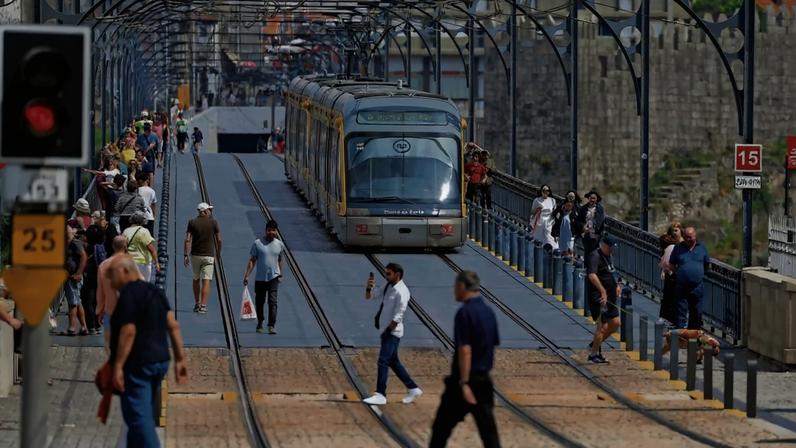 Novo concurso para explorar o metro aguarda aprovação do Governo desde janeiro