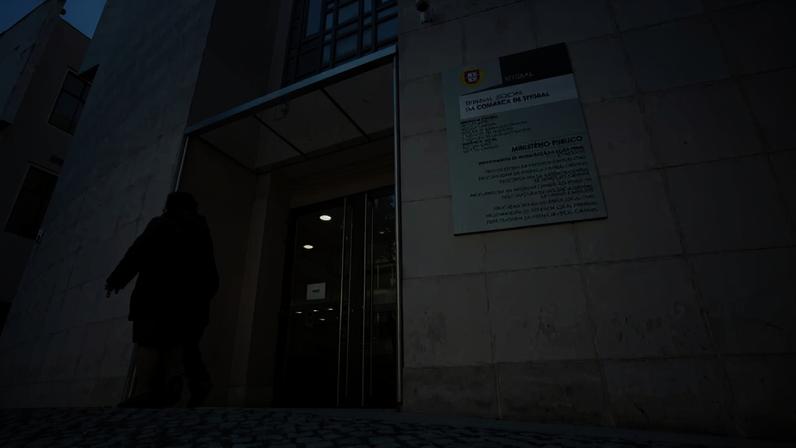 Pena suspensa por esfaquear homem à porta de bar
