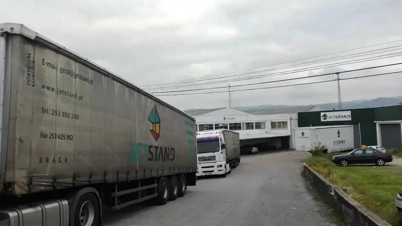 Trio julgado por roubo de mais de 50 mil euros ao antigo patrão com arma falsa