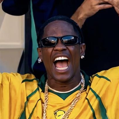 Travis Scott visita Brasil e vibra com golo de Vini Jr. no estádio