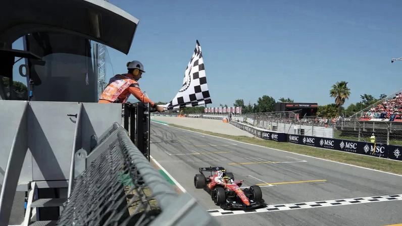 Lewis Hamilton volta a vencer na Fórmula 1 após quase dois anos