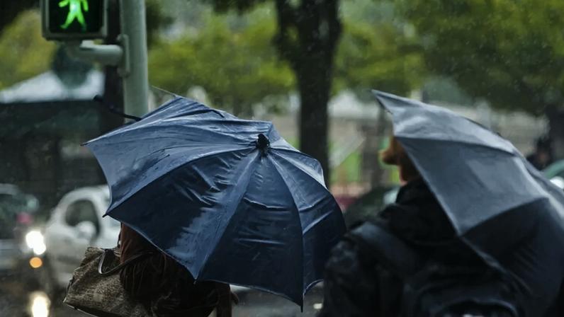 Previsão de chuva e trovoada, além de perigo muito elevado de incêndio rural em 22 concelhos