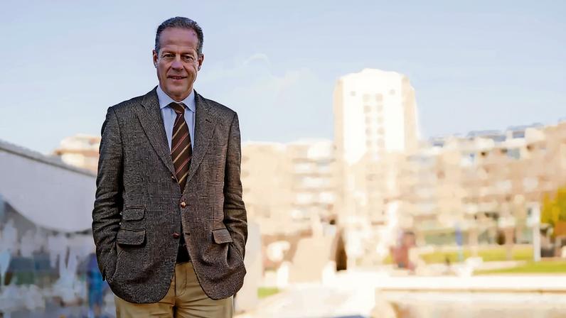 Ribau Esteves é atualmente presidente da Comissão de Coordenação e Desenvolvimento Regional do Centro (CCDR - Centro), desde 27 de fevereiro. Antes, o engenheiro zootécnico de formação, passou pelo Parlamento e pela secretaria-geral do PSD. Foi ainda presidente da Câmara de Aveiro e da Câmara de Ílhavo, tendo marcado a política autárquica da região