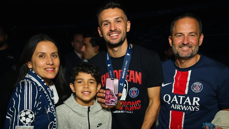 Pais de Gonçalo Ramos dizem que vão levar a mala até à final