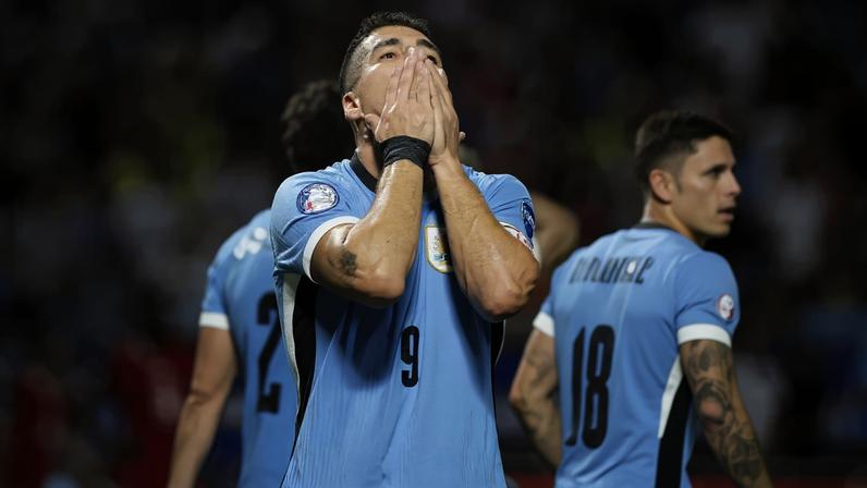 Bielsa evita conflitos com Suárez e foca em outros avançados