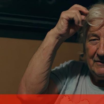 Vídeo com avó e cromo da Panini leva Bruno Fernandes às lágrimas