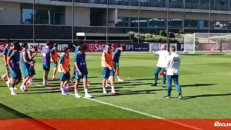 Duas baixas na Seleção, Ronaldo e Martínez conversam; Leão atrasado no treino