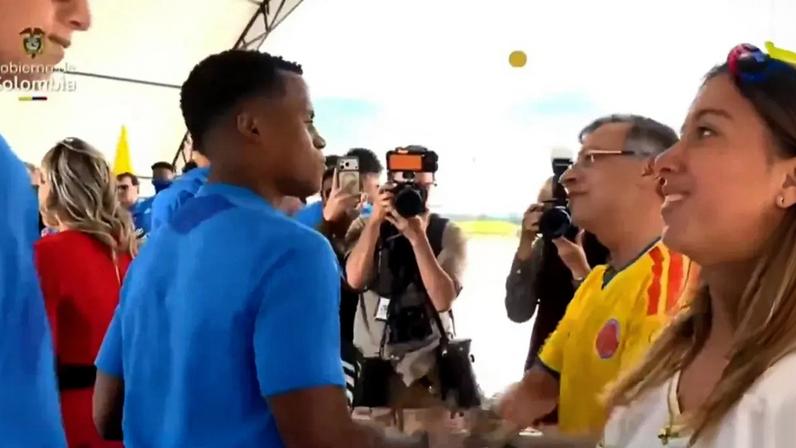 Colômbia reage após James Rodríguez ignorar filha do presidente