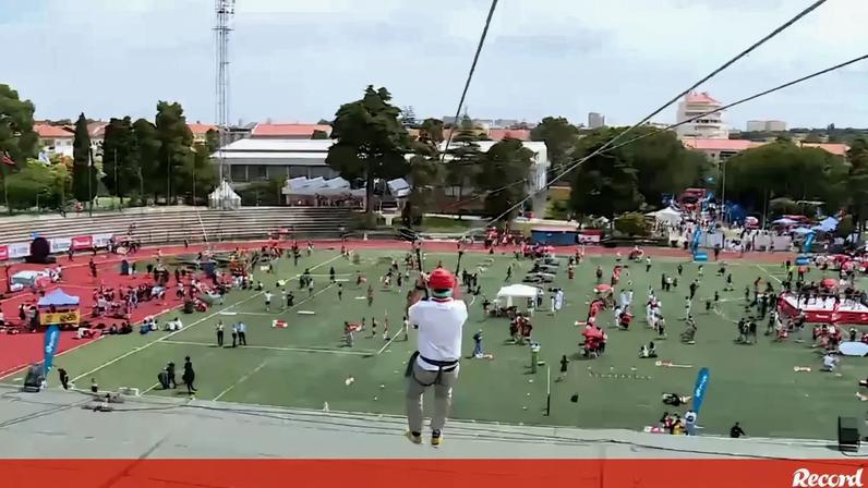 Sérgio Krithinas mostra como se faz e estreia-se no slide do Record Challenge Park
