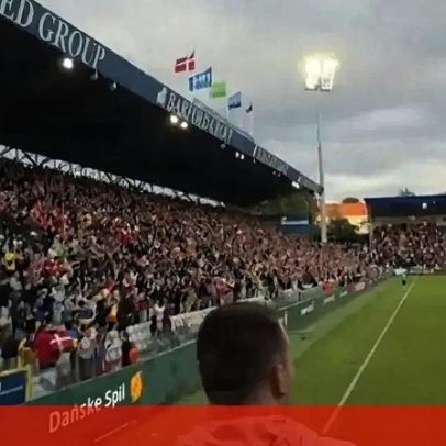 Estádio une-se para entoar o nome de Eriksen