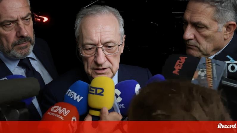 Presidente reeleito do Real Madrid à chegada ao hotel antes do discurso de vitória
