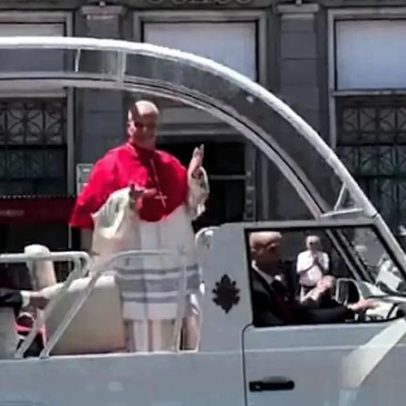 Papa Leão XIV volta a viralizar com gesto '6-7' em Madrid