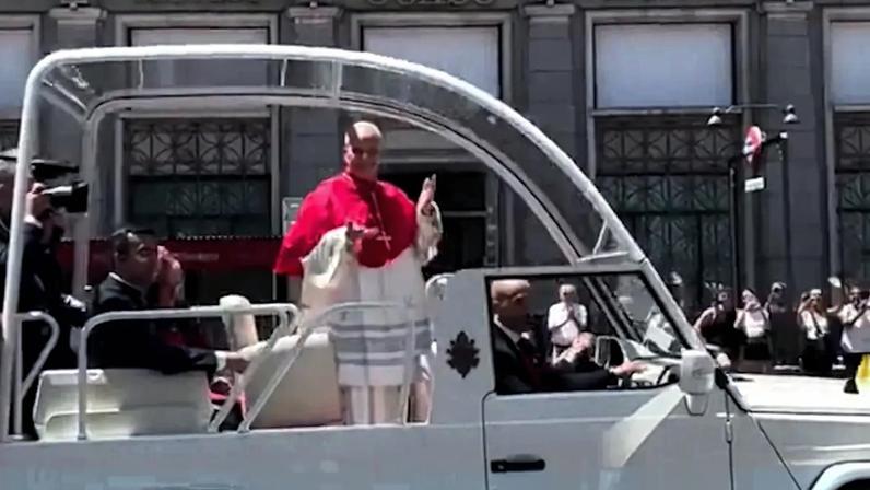 Papa Leão XIV volta a viralizar com gesto '6-7' em Madrid