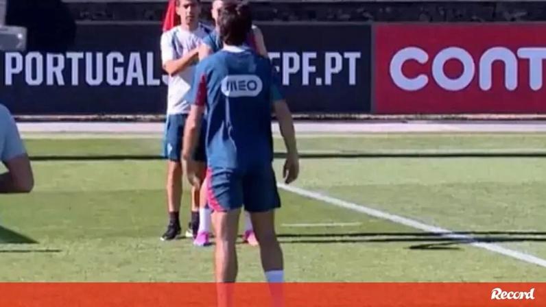 Sessão decorre na Cidade do Futebol