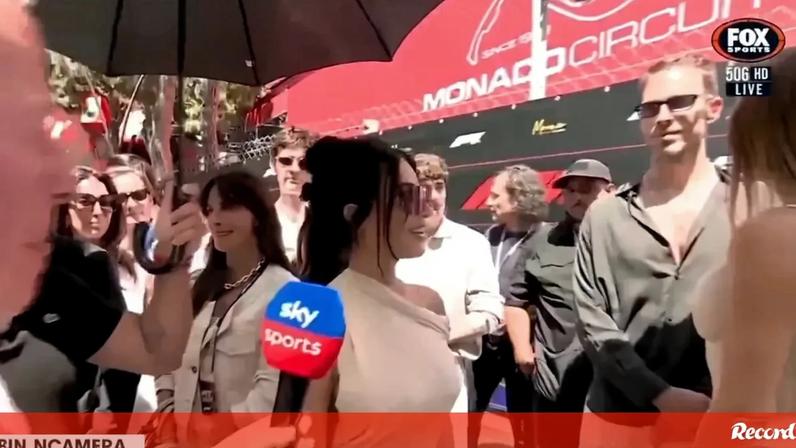 Kim Kardashian ignorou Martin Brundle em Mónaco e redes sociais reagiram