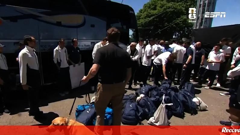Momento caricato na chegada ao