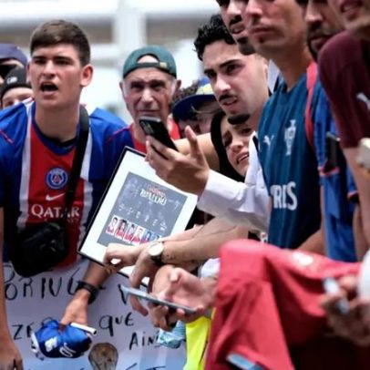Autógrafos na Cidade do Futebol, hino em S. Bento e festa no aeroporto rumo aos EUA