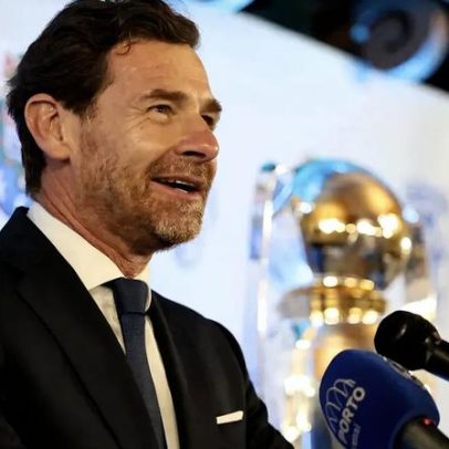 Villas-Boas recebe quadro com o nº 2 e evoca figuras do FC Porto e Sérgio Conceição