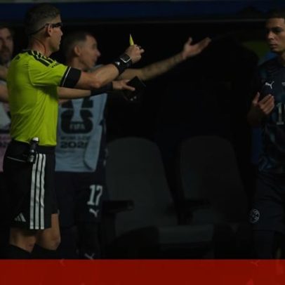 Nova regra de arbitragem aplicada a jogo do Mundial 2026 por identidade trocada