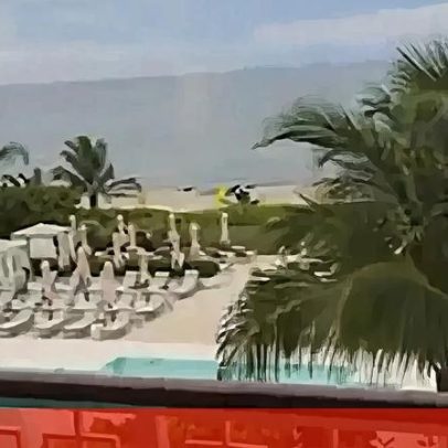 Rafael Leão mostra quarto em Miami com vista para a praia