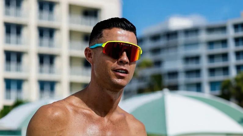 Cristiano Ronaldo aproveita sol em Miami antes do primeiro treino nos EUA