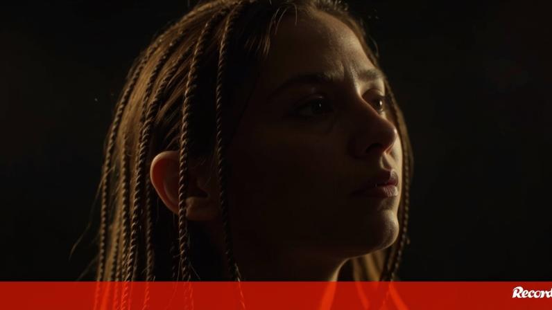 Galatasaray mostra silhueta de Jéssica Silva