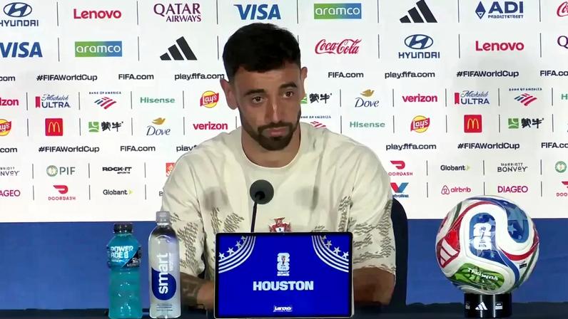 Horas antes de Portugal se estrear no Mundial frente à RD Congo, Bruno Fernandes foi questionado sobre as idas da Seleção à praia já em solo norte-americano, um tema que muito tem dado que falar nos últimos dias.