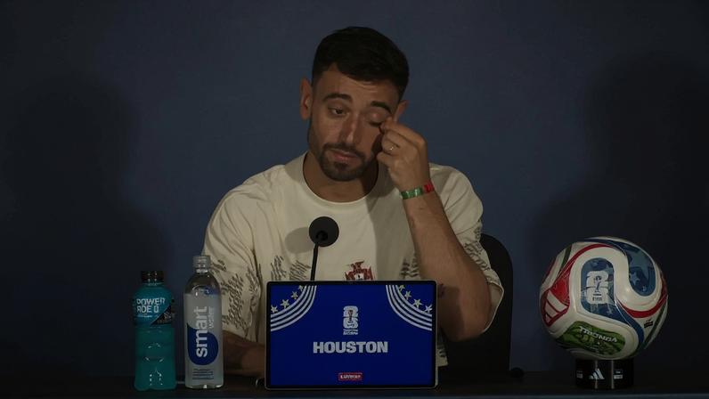 Bruno Fernandes diz que só queria apenas dar uns toques não falar com a imprensa