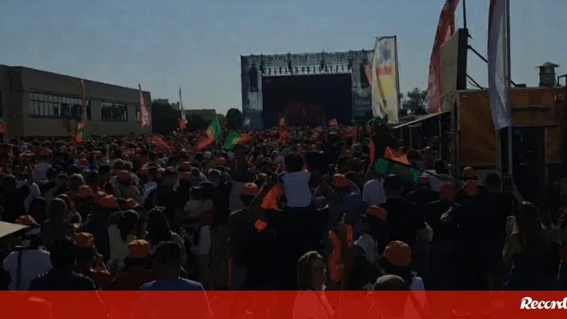 Paulo Costa na Fan Zone Betano: é uma festa do futebol
