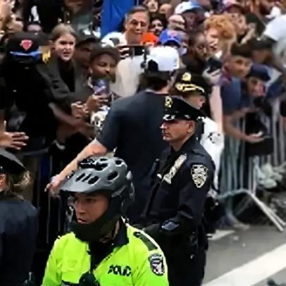 Polícia tenta deter jogador dos Knicks após confundi-lo com adepto