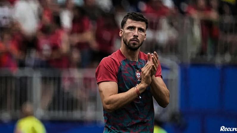 Em direto: acompanhe a conferência de imprensa de Rúben Dias