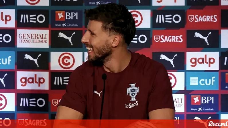 Momento provocou risadas ao central português