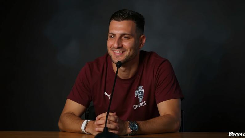 Diogo Dalot revela como está o ambiente na Seleção após estreia no Mundial