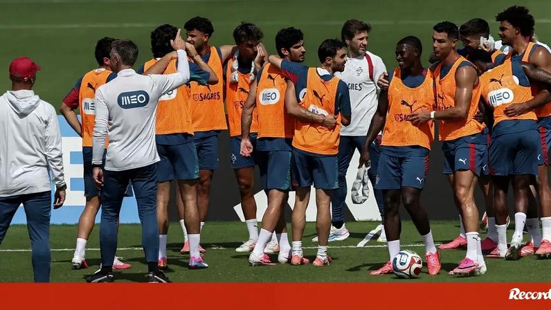 Acompanhe os primeiros 15 minutos dos trabalhos tendo em vista o jogo com o Uzbequistão