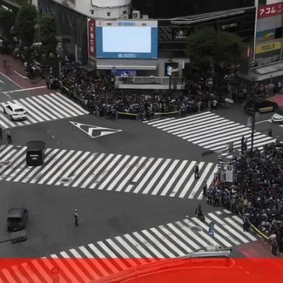 Japoneses voltam a dar exemplo com festa ordenada no cruzamento mais famoso