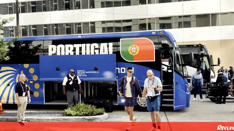 Chegada da Seleção ao hotel em Houston com Ronaldo em destaque