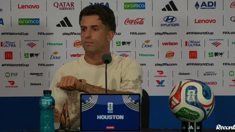 Cancelo salienta gosto pelo Barcelona, mas jogar pela Seleção é diferente