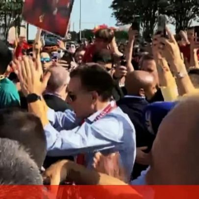 Montenegro celebra com adeptos da Seleção e diz levar energia para o campo