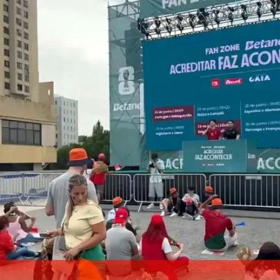 Adeptos da Seleção chegam à Fan Zone Betano em Gaia