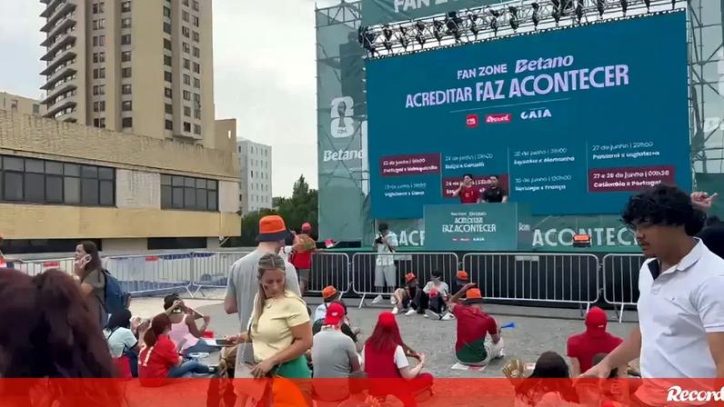 Adeptos da Seleção Nacional começam a chegar à Fan Zone Betano em Gaia