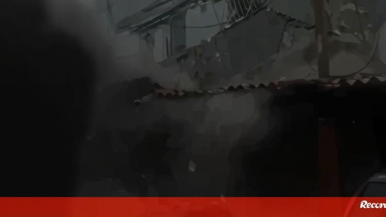 Edifício desaba na Venezuela; moradores fogem após sismos