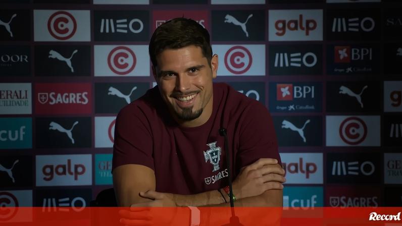 Pedro Neto afirma que ser o mais bonito do Mundial não foi tema no balneário